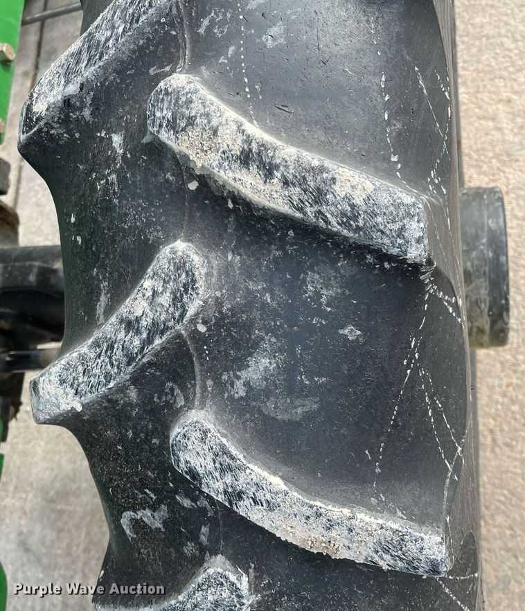 image for item DQ3980 2004 John Deere 5520  MFWD tractor