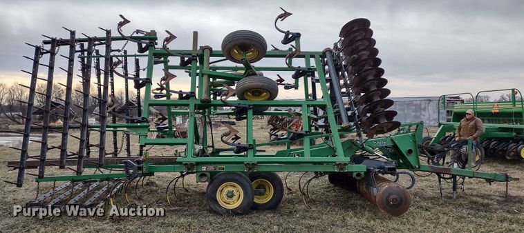 image for item DR8147 John Deere 726  mulch finisher