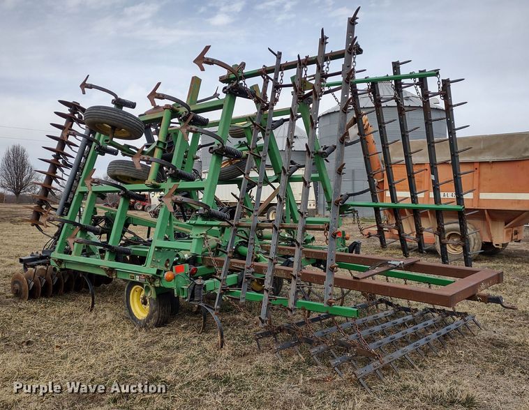 image for item DR8147 John Deere 726  mulch finisher