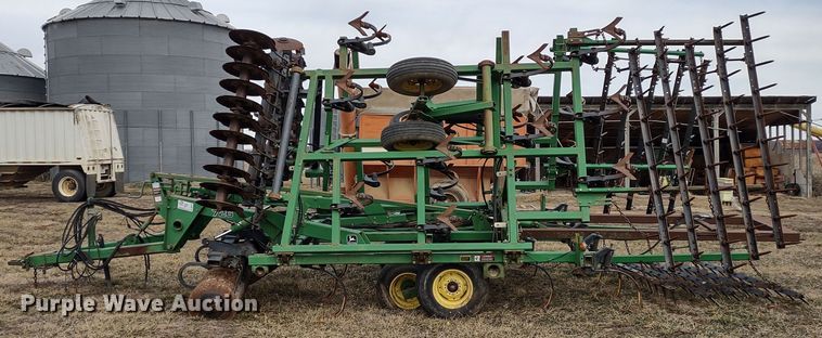 image for item DR8147 John Deere 726  mulch finisher