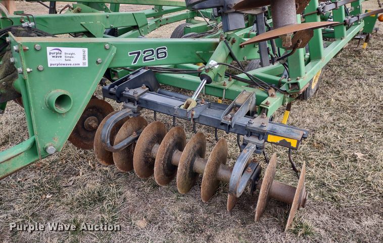 image for item DR8147 John Deere 726  mulch finisher