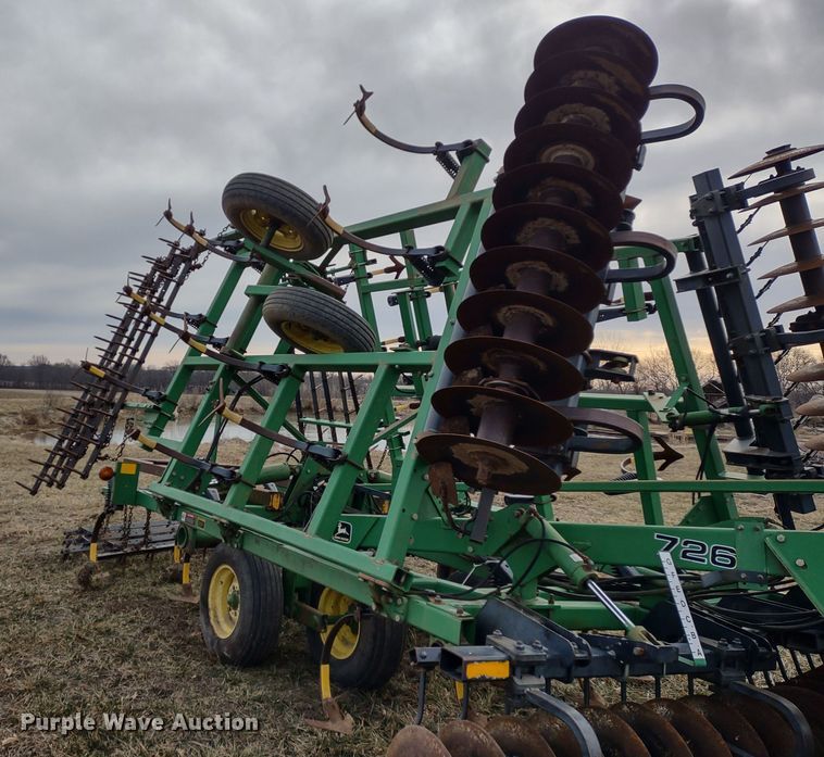 image for item DR8147 John Deere 726  mulch finisher