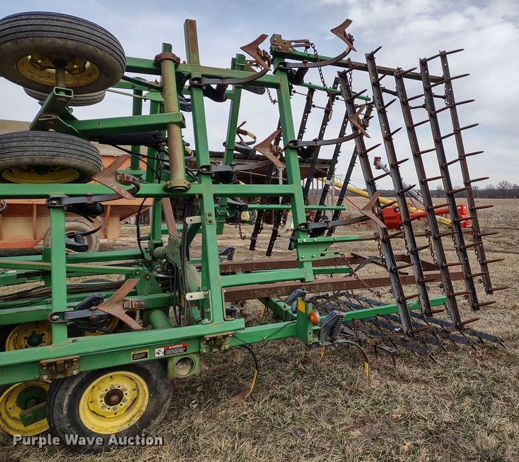 image for item DR8147 John Deere 726  mulch finisher