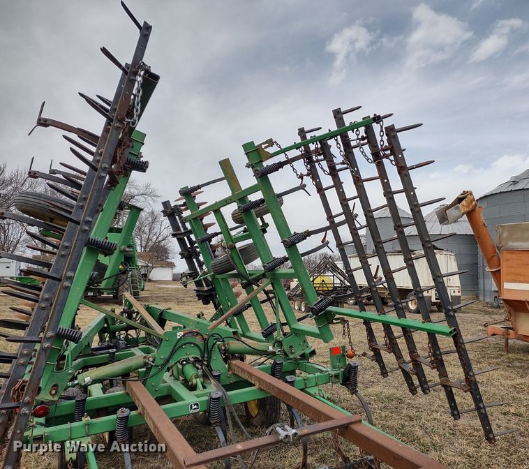 image for item DR8147 John Deere 726  mulch finisher