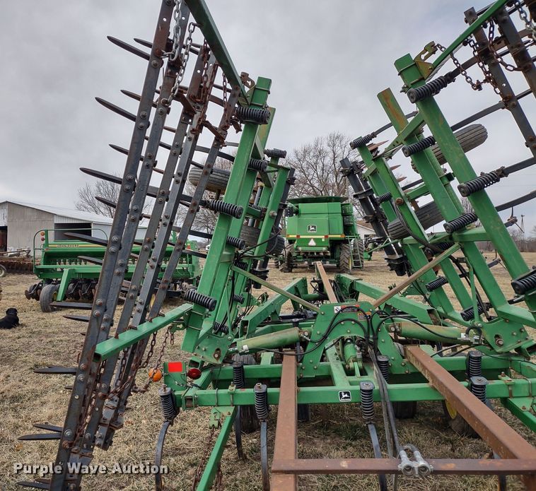 image for item DR8147 John Deere 726  mulch finisher