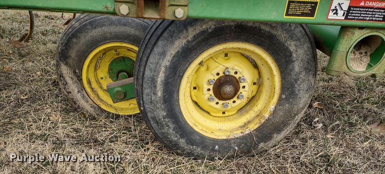 image for item DR8147 John Deere 726  mulch finisher