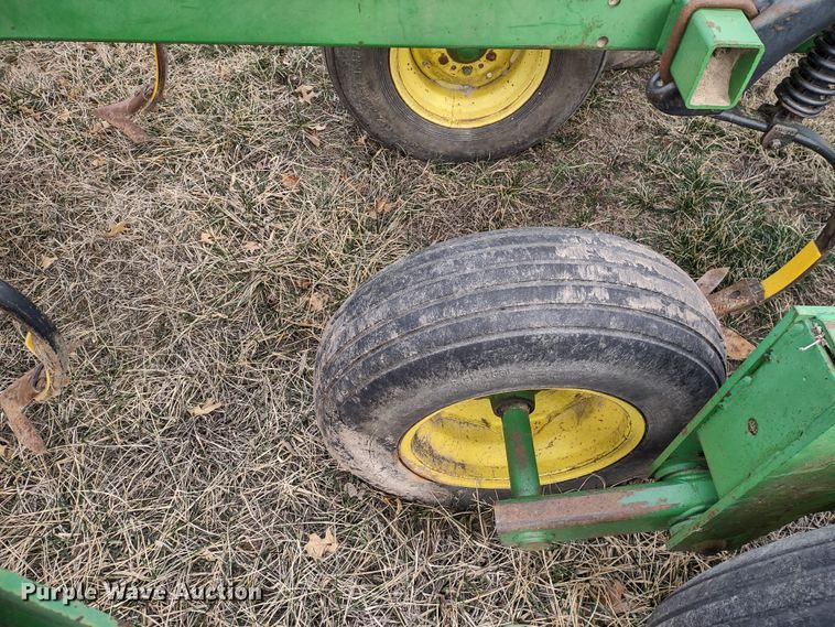 image for item DR8147 John Deere 726  mulch finisher