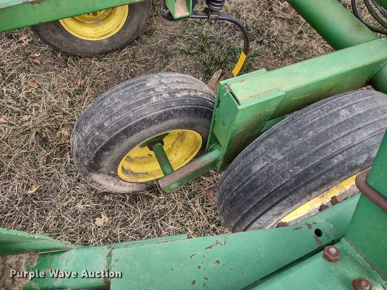 image for item DR8147 John Deere 726  mulch finisher