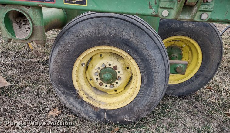 image for item DR8147 John Deere 726  mulch finisher