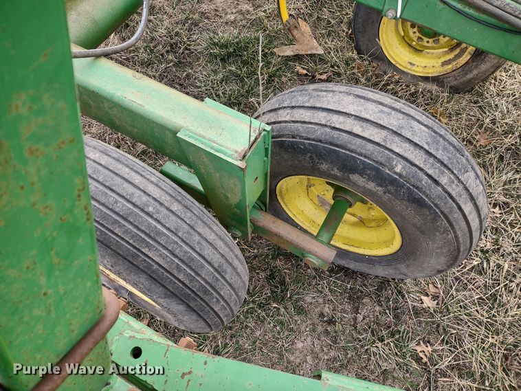 image for item DR8147 John Deere 726  mulch finisher