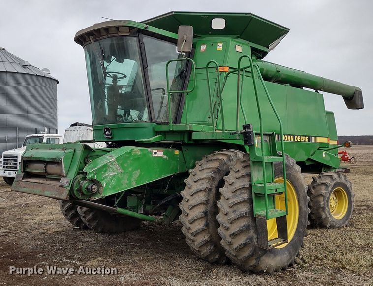 image for item DR8150 1994 John Deere 9500  RWA combine