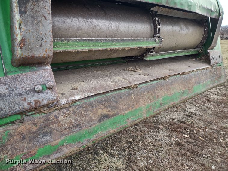 image for item DR8150 1994 John Deere 9500  RWA combine