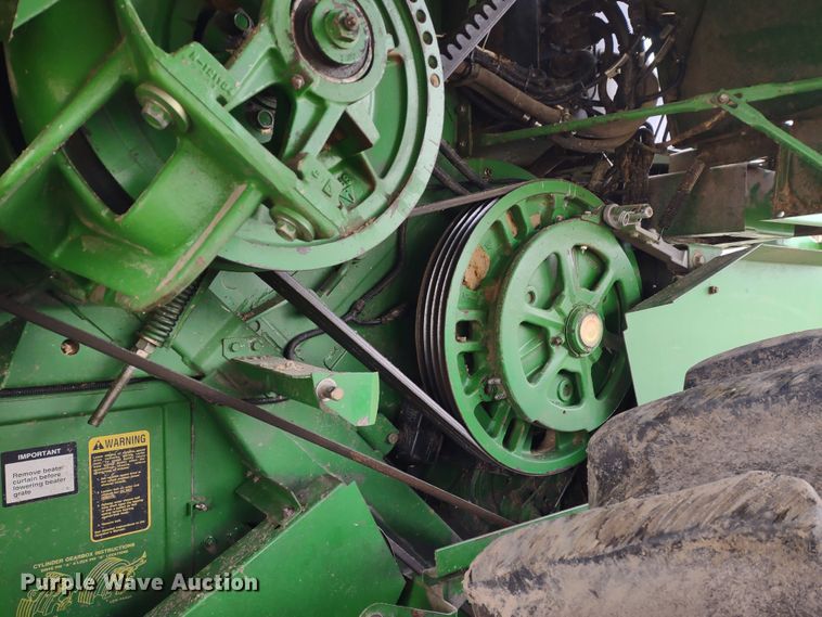 image for item DR8150 1994 John Deere 9500  RWA combine