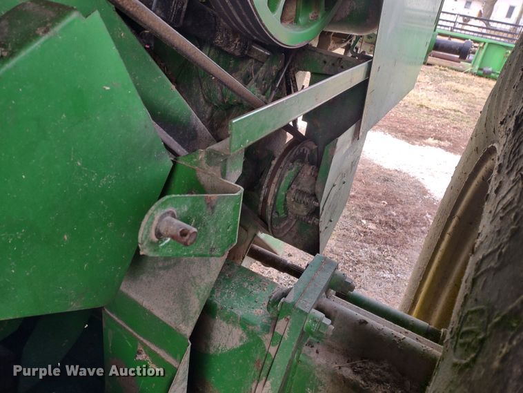 image for item DR8150 1994 John Deere 9500  RWA combine