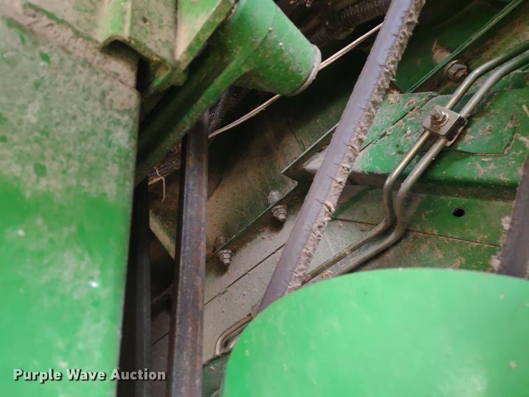 image for item DR8150 1994 John Deere 9500  RWA combine