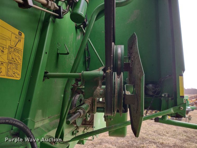 image for item DR8150 1994 John Deere 9500  RWA combine