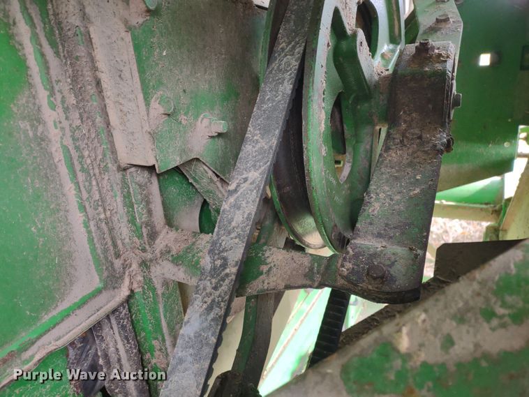 image for item DR8150 1994 John Deere 9500  RWA combine