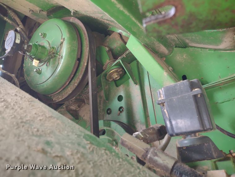 image for item DR8150 1994 John Deere 9500  RWA combine