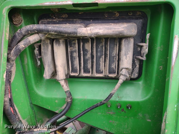 image for item DR8150 1994 John Deere 9500  RWA combine