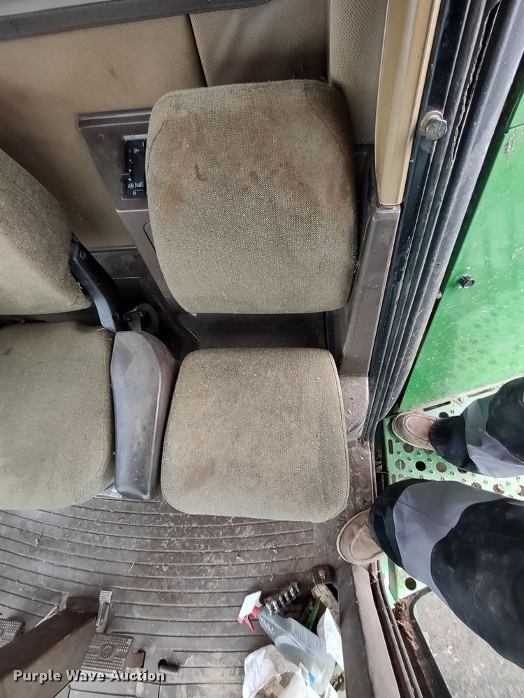 image for item DR8150 1994 John Deere 9500  RWA combine