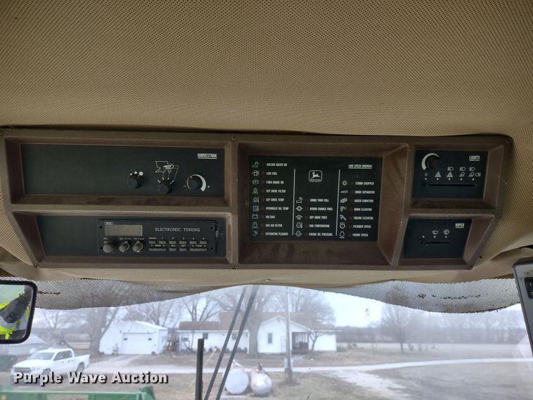 image for item DR8150 1994 John Deere 9500  RWA combine