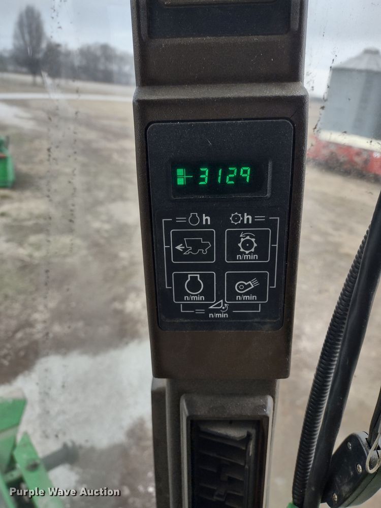 image for item DR8150 1994 John Deere 9500  RWA combine