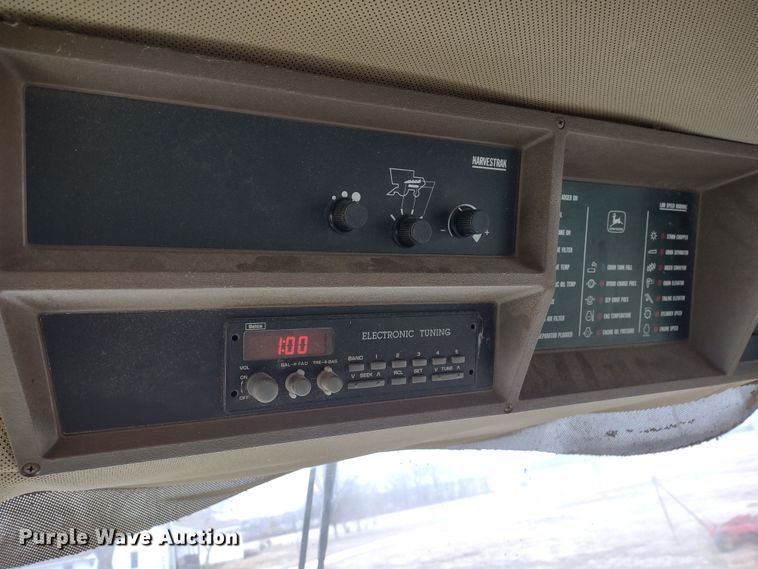 image for item DR8150 1994 John Deere 9500  RWA combine