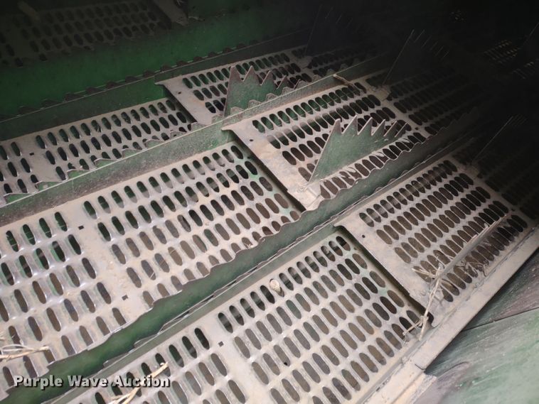 image for item DR8150 1994 John Deere 9500  RWA combine