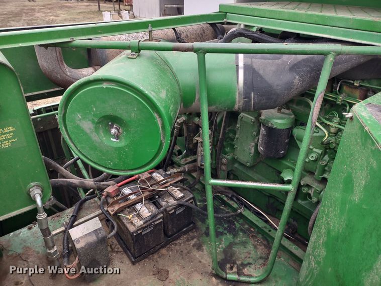 image for item DR8150 1994 John Deere 9500  RWA combine