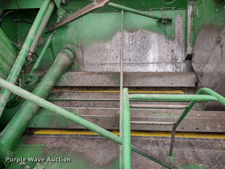 image for item DR8150 1994 John Deere 9500  RWA combine