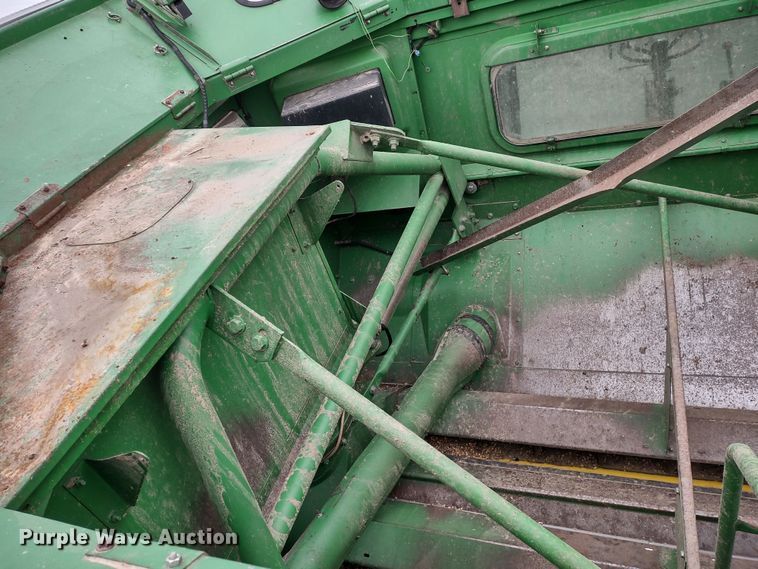 image for item DR8150 1994 John Deere 9500  RWA combine