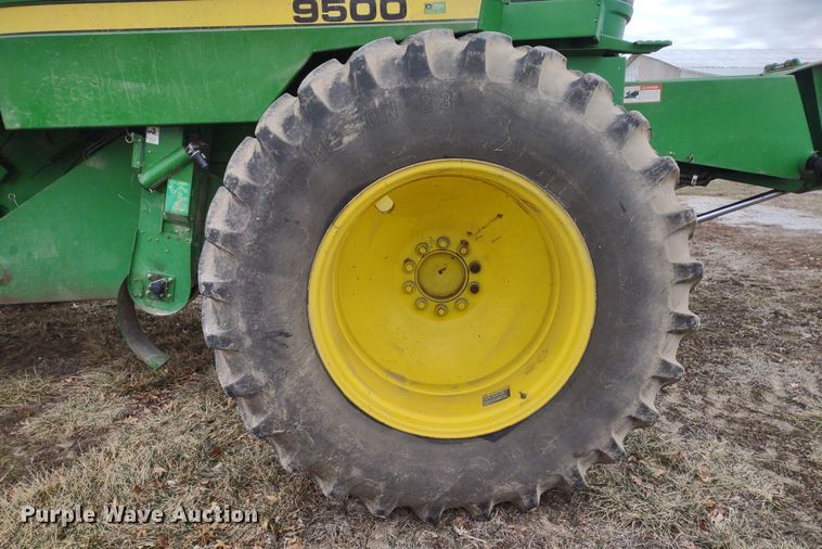 image for item DR8150 1994 John Deere 9500  RWA combine