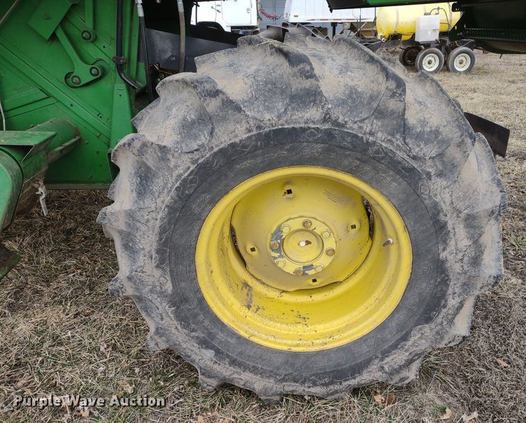 image for item DR8150 1994 John Deere 9500  RWA combine