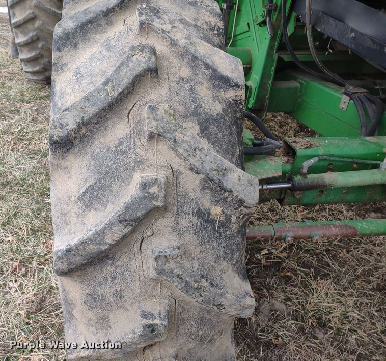 image for item DR8150 1994 John Deere 9500  RWA combine