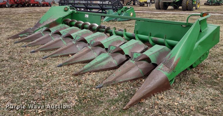 image for item DR8152 John Deere 843  corn head