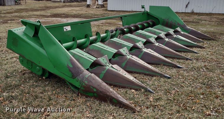 image for item DR8152 John Deere 843  corn head