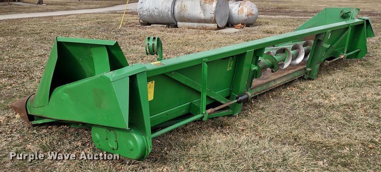 image for item DR8152 John Deere 843  corn head