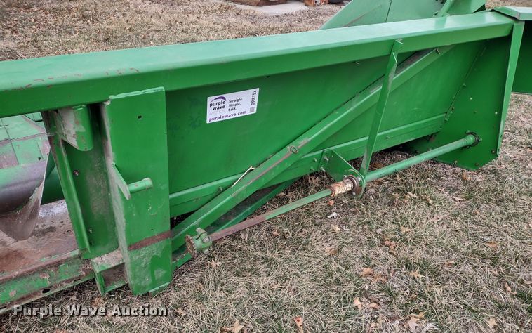 image for item DR8152 John Deere 843  corn head