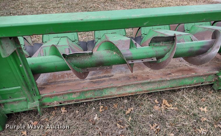 image for item DR8152 John Deere 843  corn head