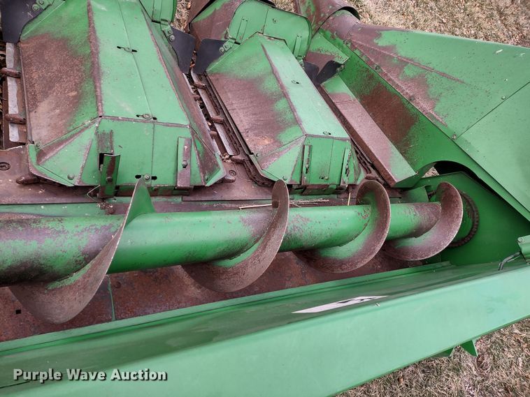 image for item DR8152 John Deere 843  corn head