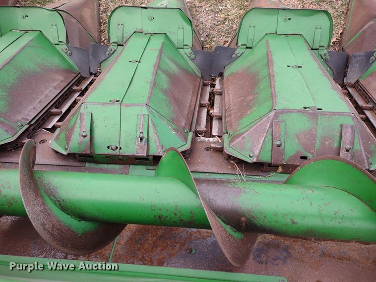 image for item DR8152 John Deere 843  corn head