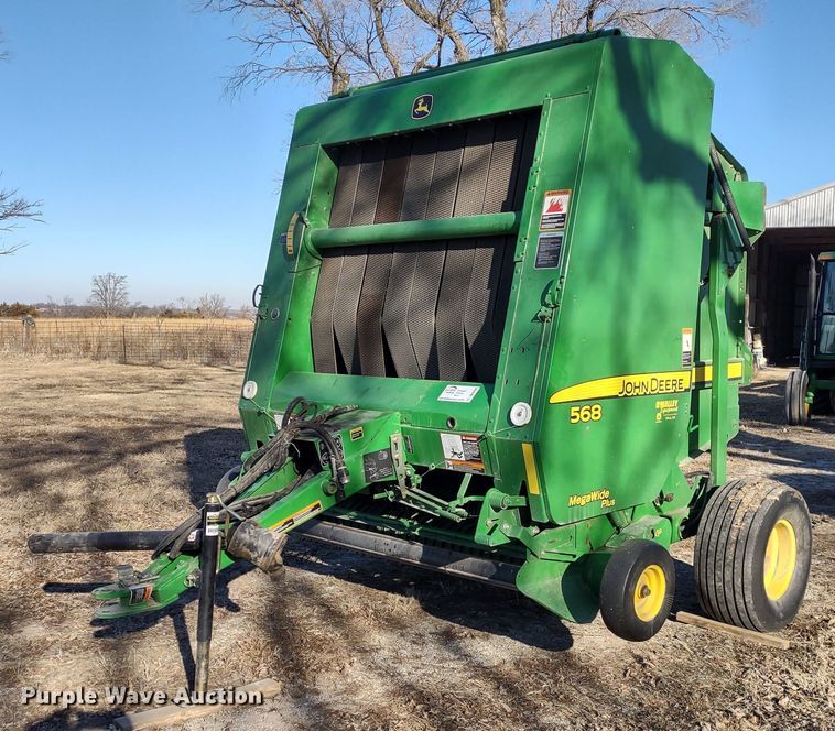 image for item DR8160 John Deere 568  round baler
