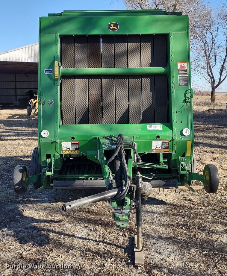 image for item DR8160 John Deere 568  round baler