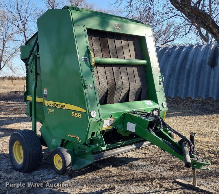 image for item DR8160 John Deere 568  round baler