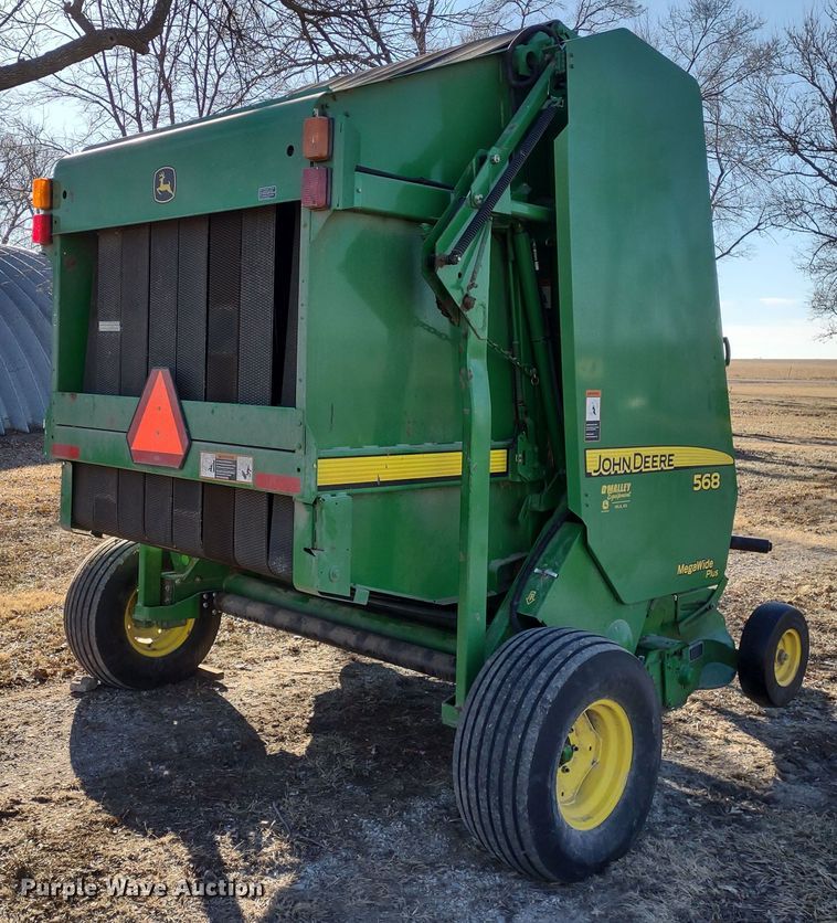 image for item DR8160 John Deere 568  round baler