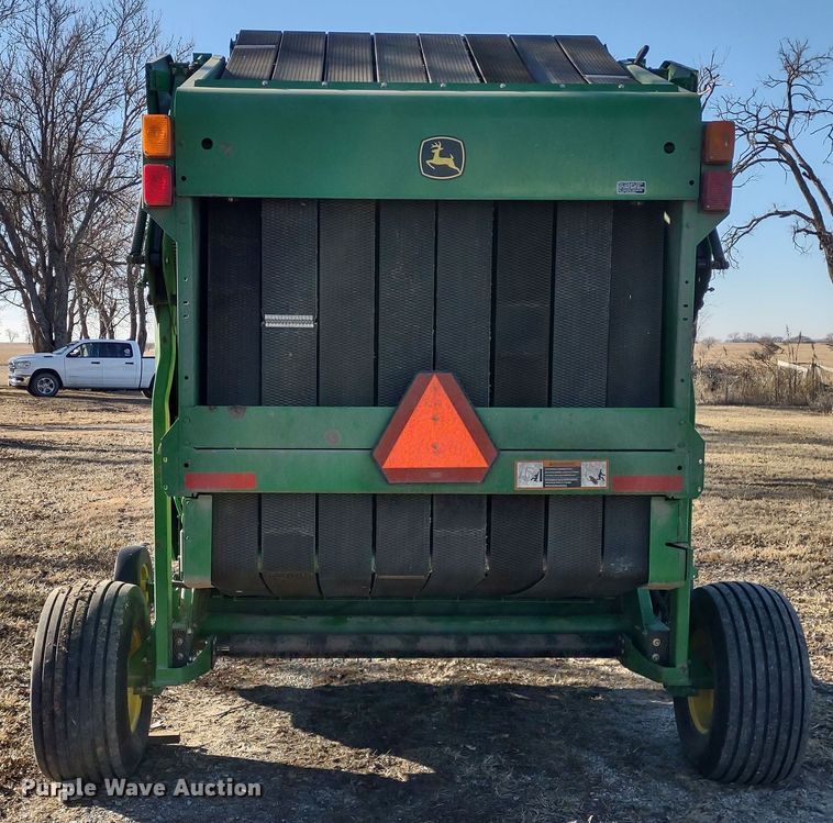 image for item DR8160 John Deere 568  round baler