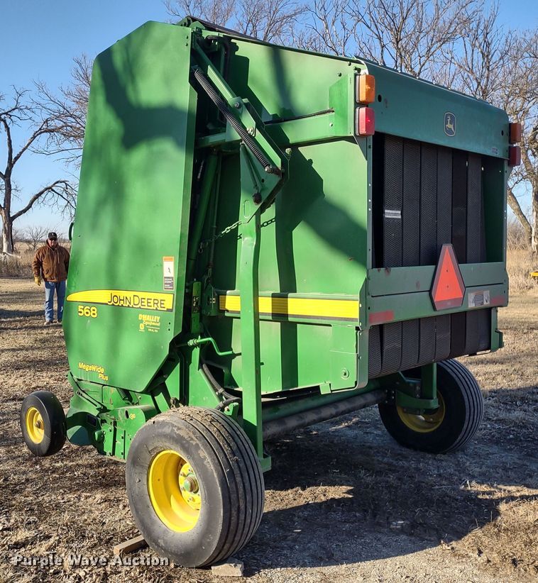image for item DR8160 John Deere 568  round baler