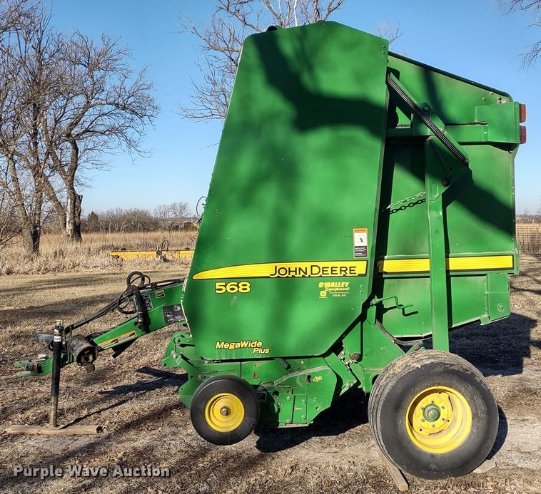 image for item DR8160 John Deere 568  round baler
