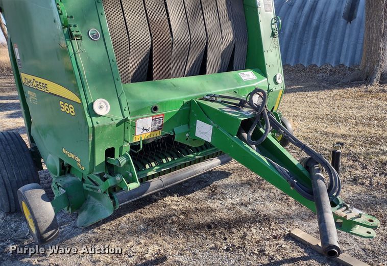 image for item DR8160 John Deere 568  round baler