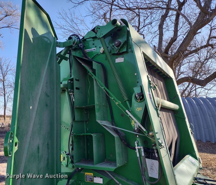 image for item DR8160 John Deere 568  round baler